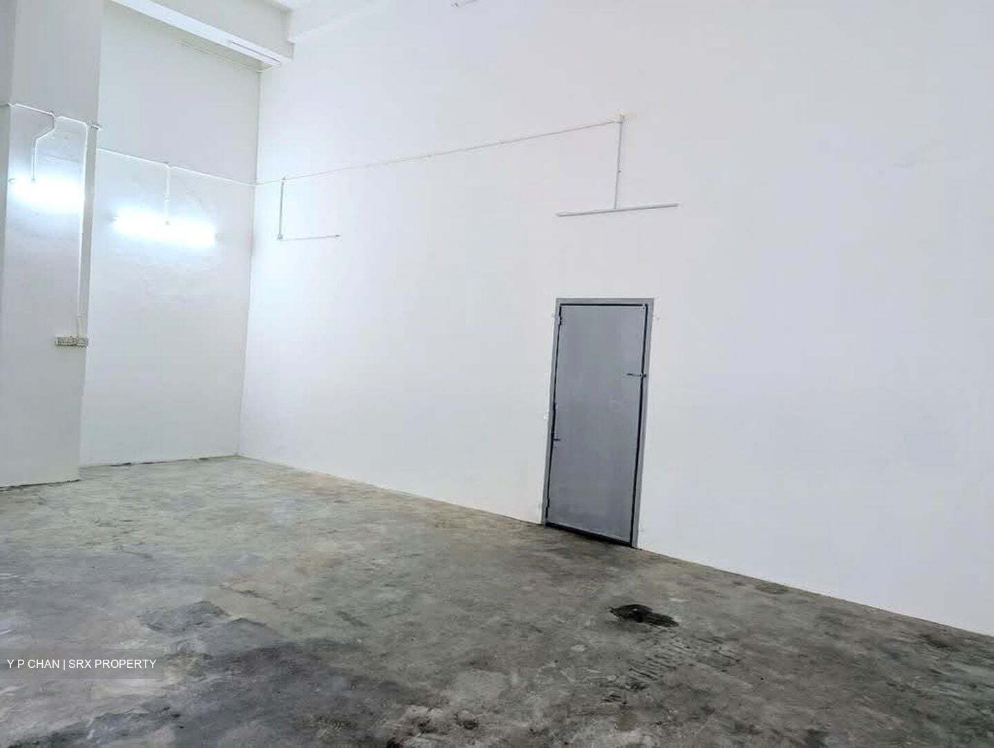Pemimpin Industrial Building (D20), Factory #568706301